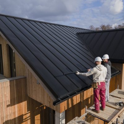 full-shot-roofers-working-together-with-helmets