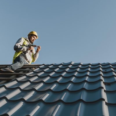 long-shot-man-working-roof